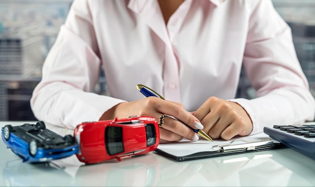 Jak prawidłowo rozliczyć ubezpieczenie auta w leasingu?