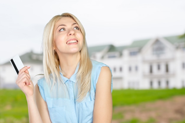 Jaki tani kredyt warto rozważyć przy planowaniu większych wydatków?